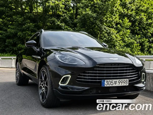 Aston Martin DBX