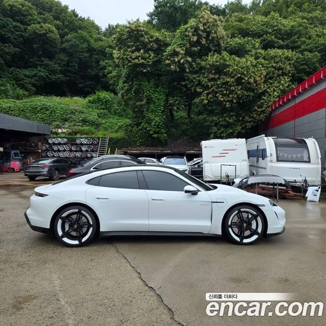 Porsche Taycan — интерьер
