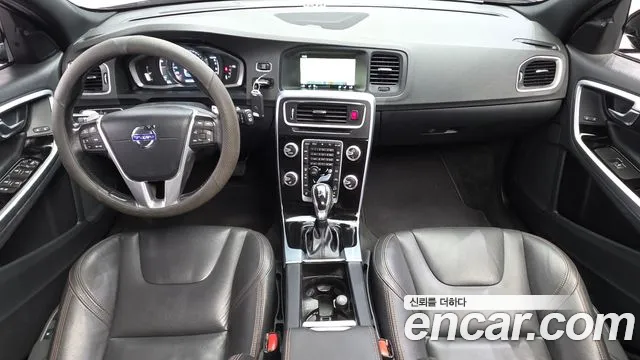 Volvo V60 — интерьер