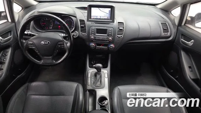 Kia K3 — интерьер