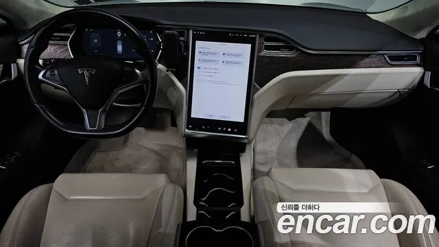 Tesla Model S — интерьер