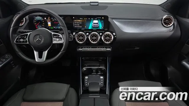 Mercedes-Benz EQA — интерьер