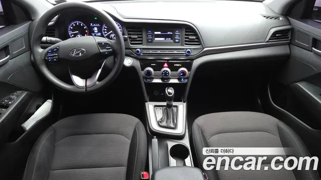 Hyundai Elantra — интерьер