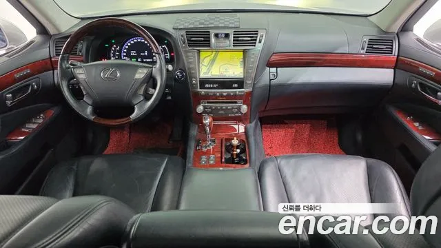 Lexus LS — интерьер