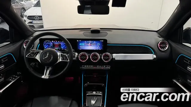 Mercedes-Benz EQB — интерьер