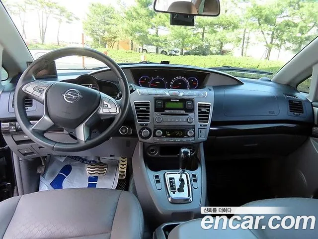 KG Mobility Korando — интерьер