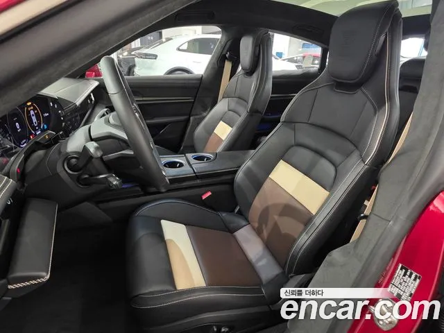 Porsche Taycan — интерьер