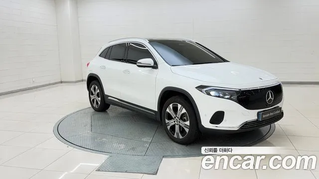 Mercedes-Benz EQA — интерьер