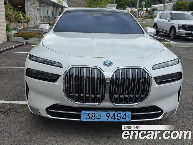 BMW i7