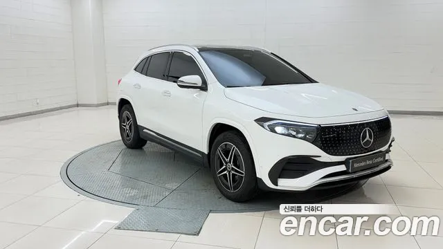 Mercedes-Benz EQA — интерьер