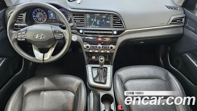 Hyundai Elantra — интерьер