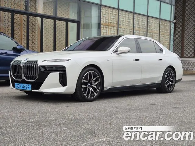 BMW i7