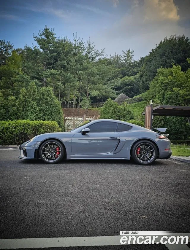 Porsche 718 — интерьер