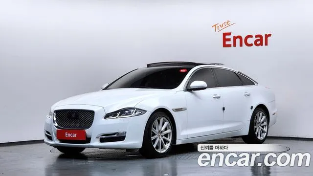Jaguar XJ
