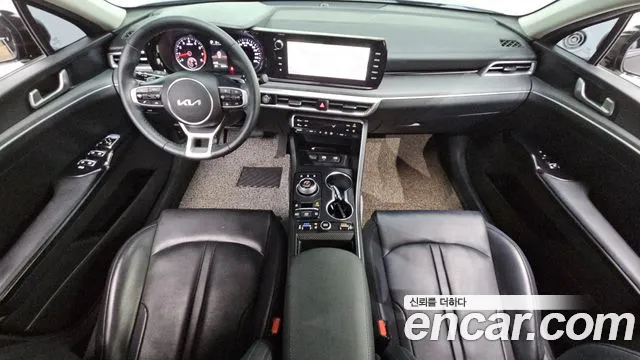 Kia K5 — интерьер