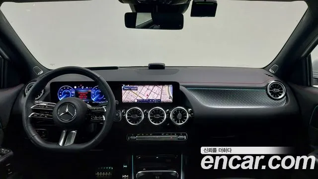Mercedes-Benz EQA — интерьер