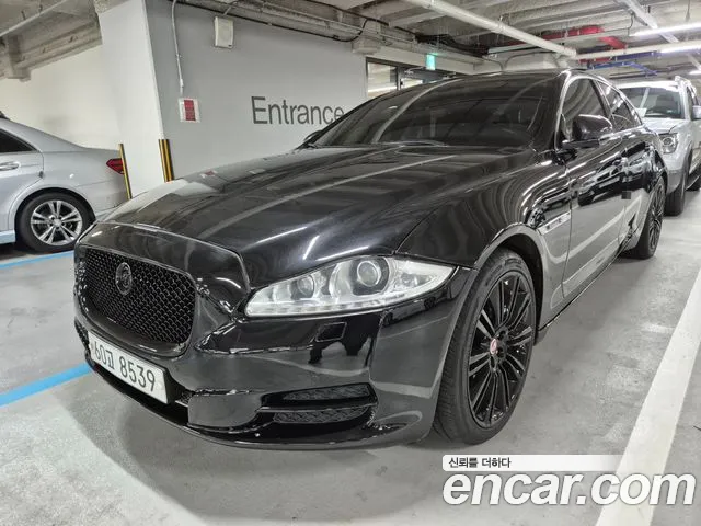 Jaguar XJ