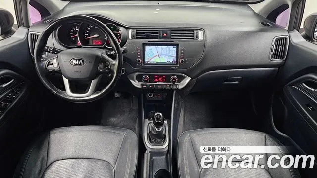 Kia Pride — интерьер