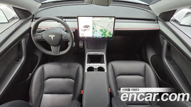 Tesla Model Y — интерьер