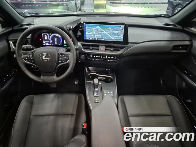 Lexus UX — интерьер