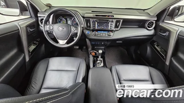Toyota RAV4 — интерьер