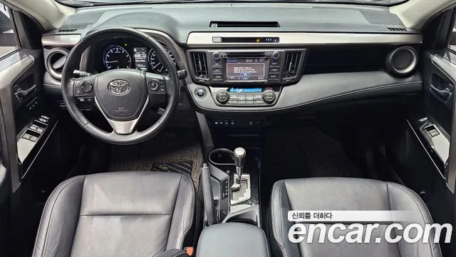 Toyota RAV4 — интерьер