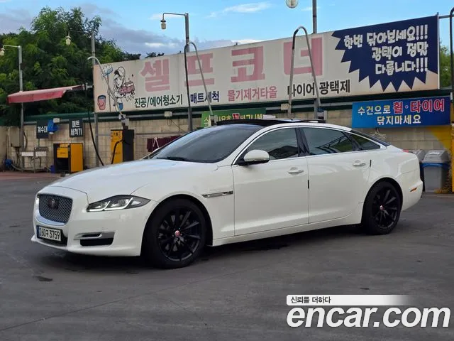 Jaguar XJ