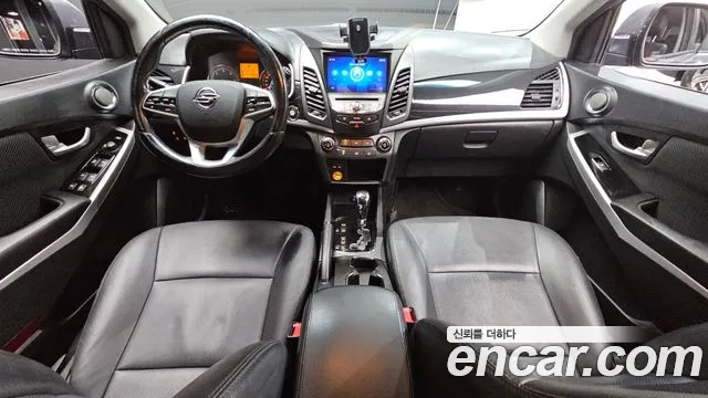 KG Mobility Korando — интерьер