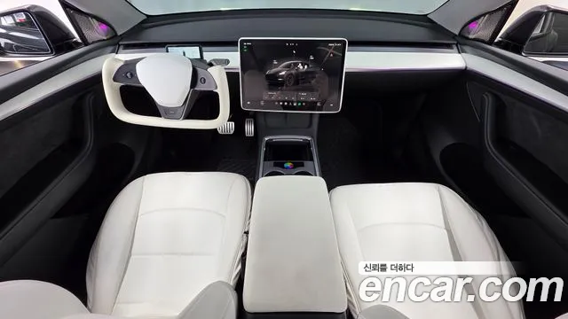 Tesla Model Y — интерьер