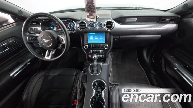 Ford Mustang — интерьер