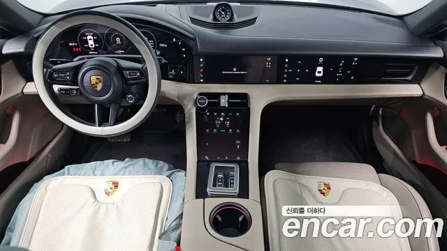 Porsche Taycan — интерьер