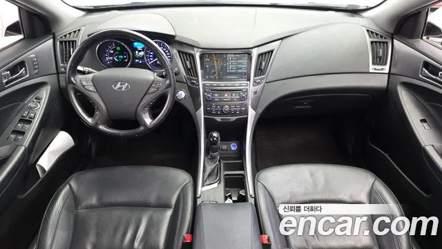 Hyundai Sonata — интерьер