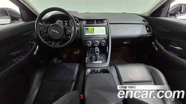 Jaguar E-Pace — интерьер