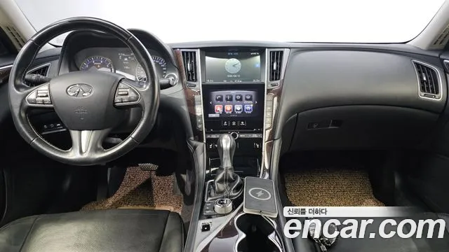 Infiniti Q50 — интерьер
