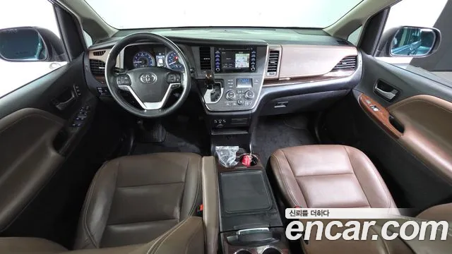 Toyota Sienna — интерьер