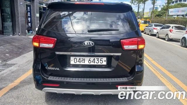 Kia Carnival — экстерьер