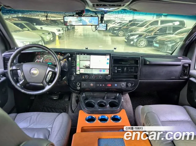 Chevrolet Express Van — интерьер