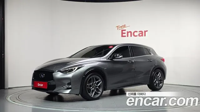 Infiniti Q30