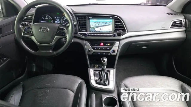 Hyundai Elantra — интерьер
