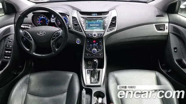 Hyundai Elantra — интерьер