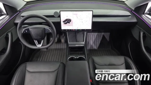 Tesla Model Y — интерьер