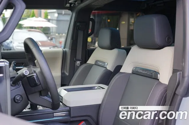 GMC Hummer EV — интерьер