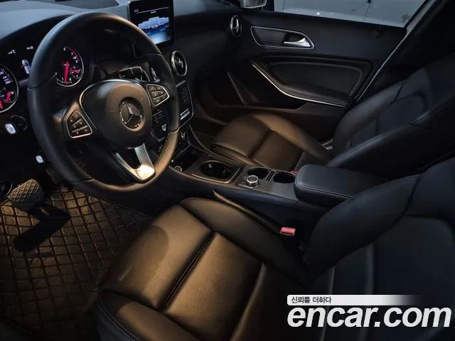 Mercedes-Benz A-класс — интерьер