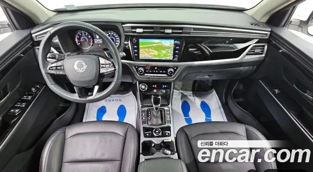KG Mobility Korando — интерьер