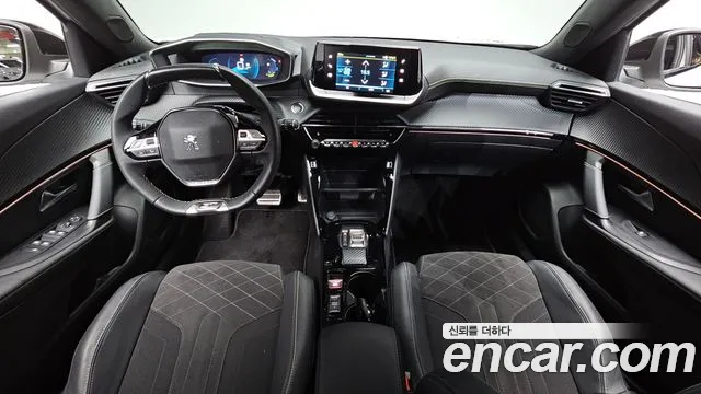 Peugeot 2008 — интерьер
