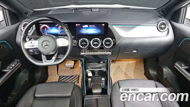 Mercedes-Benz EQA — интерьер