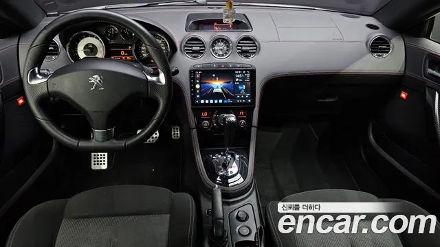 Peugeot RCZ — интерьер