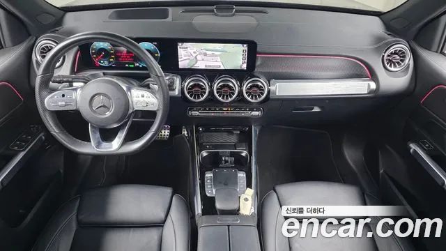 Mercedes-Benz EQB — интерьер