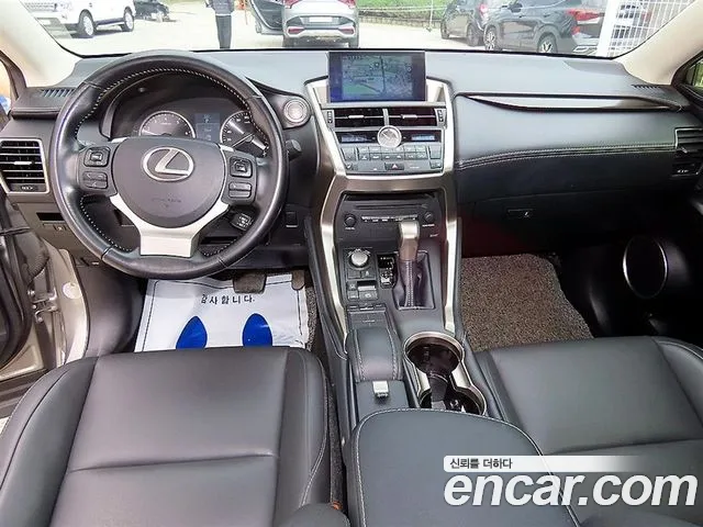 Lexus NX — интерьер