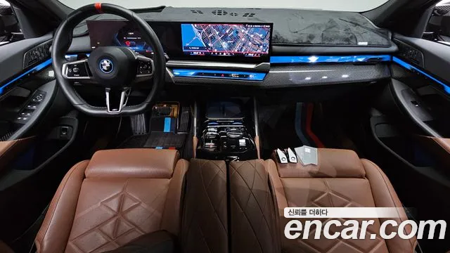 BMW i5 — интерьер